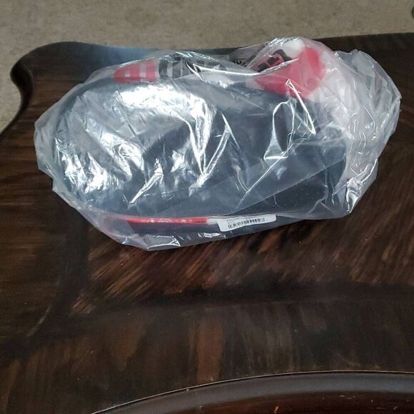 NWT UNISEX PEANUTS FAMILY CHRISTMAS CHARACTER KIDS SLIPPERS - Picture 5 of 5